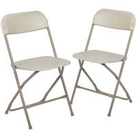 Chaise pliante en plastique beige portative empilable extérieure populaire pour des événements de mariage de partie