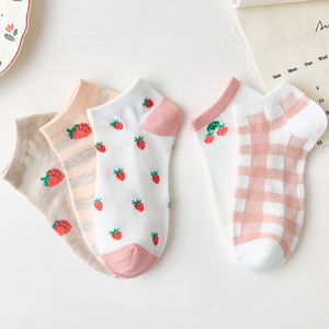 Women's Ankle Socks Strawberry Pattern Breathable Sweat Absorbing Casual Style Boat Socks For Spring Summer - Product Image 4