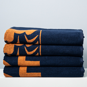 Toalla de Playa Deportiva de Lujo con Logotipo Jacquard de Algodón 100% Personalizada, Diseño Nuevo 2025, Ecológica, Transpirable y Antiarena - Product Image 6