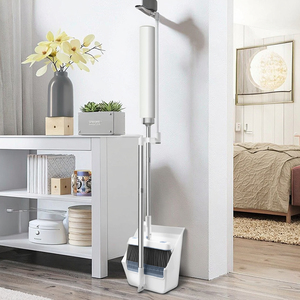 <span class=keywords><strong>Balai</strong></span> à fibres souples modernes avec pelle intégrée – Design portable, nettoyage facile, se range verticalement avec crochet - Product Image 3