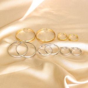 Pendientes de Aro Grandes Más Vendidos, Pendientes de Aro de Acero Inoxidable con Forma de Corazón Simple, Pendientes de Aro Personalizados con Nombre - Product Image 2