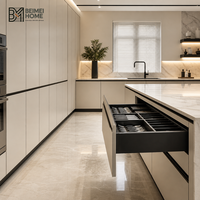 Cuisine complète sur mesure avec portes shaker blanches américaines, plateau en quartz à fermeture douce, caisse d'exportation ISPM-15, usine OEM