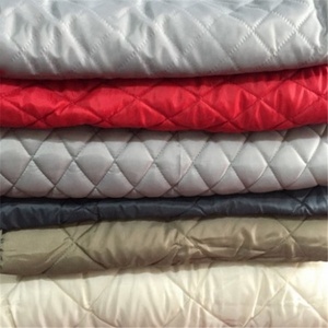 Tela con estampado disperso acolchado de poliéster 100% hecha en Vietnam, trajes y prendas cosidas resistentes al agua, hoja plana de 210gsm, venta al por mayor - Product Image 6