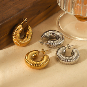 Boucles d'oreilles en spirale dorées en forme de U, goutte d'eau, pour femmes, à porter au quotidien - Product Image 5