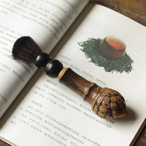 Cepillo para tetera de raíz de bambú morado, accesorios para juego de té Kung Fu, cepillo para té con cerdas, barredor para bandeja de té, cepillo de madera para tetera. - Product Image 1