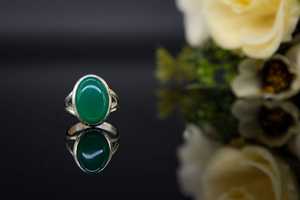 Bague en argent sterling 925 de créateur avec pierre précieuse naturelle onyx vert, bijoux faits à la main, sertissage en bélière, bague statement, mariage, fête - Product Image 3