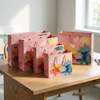 Sacs cadeaux personnalisés en papier d'art écologique de luxe en gros, forme rectangulaire avec poignée