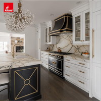 Armoires de cuisine Allandcabinet en bois laqué mat noir et blanc avec marbre Calacatta