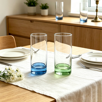 Verre à boire cylindrique transparent en gros, avec base colorée, pour la cuisine domestique
