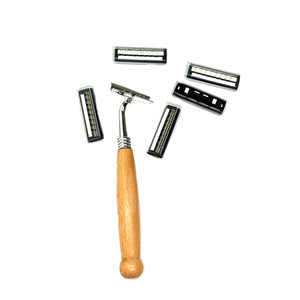 <strong>Double</strong> <strong>Edge</strong> Safety <strong>Razor</strong> with Long Natural Bamboo Handle - Product Image 6