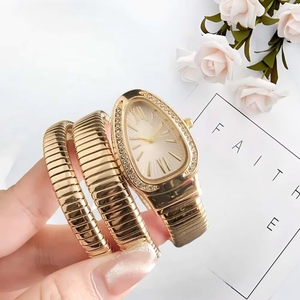 Reloj de Pulsera de Lujo con Diseño Nuevo de Cuarzo para Mujer, Correa con Forma de Serpiente, Detalles de Diamantes, Esfera Ovalada, Tono Dorado, Reloj de Vestir de Moda - Product Image 1