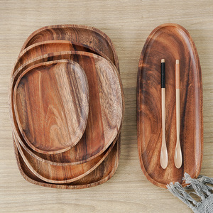Assiette plate classique en bois massif durable avec couleur naturelle originale, forme irrégulière pour la vaisselle d'hôtel et de restaurant, écologique - Product Image 2