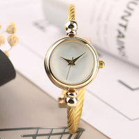 Montre Femme Minimaliste Or, Montre-Bracelet en Acier Inoxydable Fine, Style Européen pour Filles et Femmes à Quartz