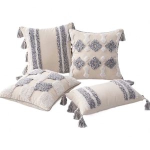 Housse de coussin de style ethnique, décoration pour lit et petit-déjeuner, dentelle indienne marocaine à pompons et touffes - Product Image 1