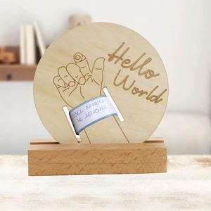 Bracelet en bois pour bébé, plaque commémorative gravée, cadeau de naissance pour les nouveaux parents - Product Image 2