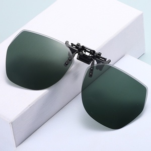 Occhiali da Sole Clip-On Ultra-Leggeri di Lusso alla Moda per Uomo, Occhiali da Guida Giorno e Notte con Montatura in Plastica PC - Product Image 1