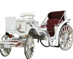 Voiture électrique de type calèche à chevaux, finition or blanc, pour les mariages et les excursions touristiques - Product Image 4
