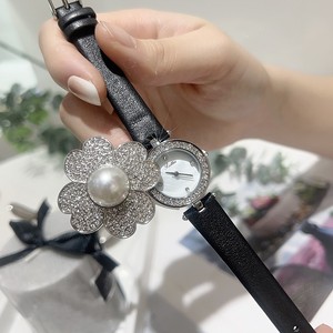 <span class=keywords><strong>Montre</strong></span> pour <span class=keywords><strong>femme</strong></span> Scottie de haute qualité, nouveau design, boutique spécialisée, <span class=keywords><strong>tendance</strong></span> de la mode, <span class=keywords><strong>montre</strong></span> à quartz, couverture à rabat fleurie, <span class=keywords><strong>montre</strong></span> de personnalité - Product Image 2