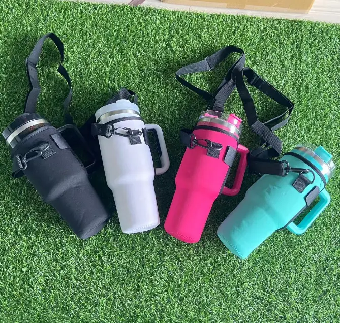 Grosir botol air tas pembawa Neoprene 40oz Tumbler lengan dengan tali bahu untuk mendaki bepergian berkemah