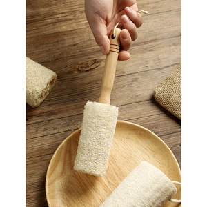 Éponge à vaisselle biodégradable ronde blanche avec manche en bois pour le lavage de la vaisselle - Product Image 1