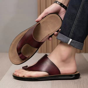 Sandalias de cuero para hombre, pantuflas de verano, nuevas chanclas de moda, transpirables, antideslizantes, informales, planas. - Product Image 1