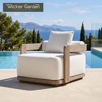 Fauteuil de salon d'extérieur contemporain, structure entièrement en aluminium, finition texture bois, avec coussin de siège profond, vente en gros