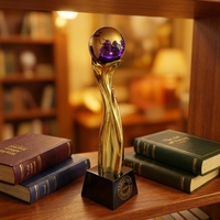 Trophée de cristal personnalisé pour événements sportifs, design créatif, globe bleu, résine dorée