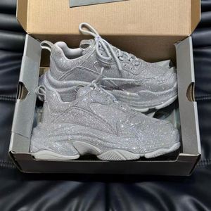 Chaussures décontractées pour hommes de haute qualité, baskets de luxe à la mode en blanc et noir, style marche - Product Image 2