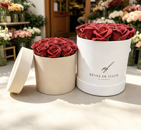 Boîtes cadeaux rondes en carton recyclé blanc et brun, design personnalisé, avec gaufrage et impression à chaud dorée