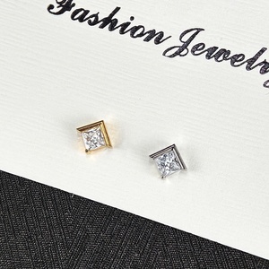 Clous <span class=keywords><strong>de</strong></span> piercing <span class=keywords><strong>en</strong></span> titane F136 G23, motif géométrique cube <span class=keywords><strong>de</strong></span> <span class=keywords><strong>sucre</strong></span>, zircon 5A, filetage interne, pour cartilage et lèvre, vente <span class=keywords><strong>en</strong></span> gros - Product Image 5