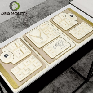 Exhibidores de Joyería Beige de Alta Calidad con Borde Metálico Dorado, Bandeja para Joyas con Logotipo Personalizado para Escaparates - Product Image 3
