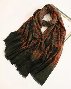 Bufanda Larga de Pashmina con Estampado Degradado de Lana Vintage, Verde y Naranja, Patrón Artístico, con Flecos Suaves - Product Image 4