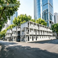 Maisons préfabriquées en acier de style moderne, conteneurs modulaires à panneaux sandwich pour maison temporaire sur site de plage