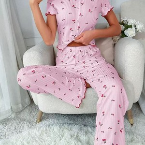 Ensemble de pyjama pour femmes à motif cerise avec bordure à volants et boutons sur le devant, manches courtes et pantalon, vêtements de maison pour femmes - Product Image 2