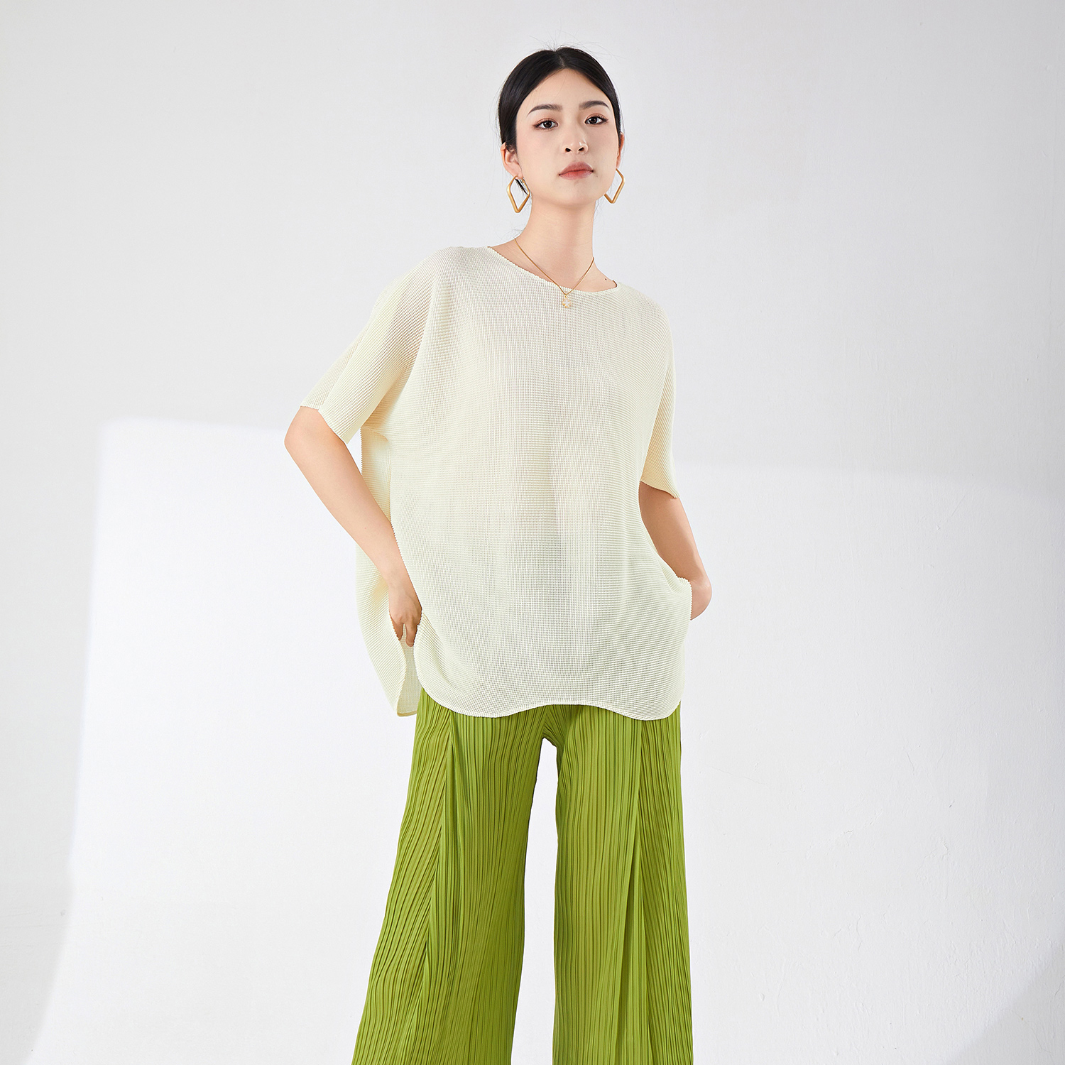 Miyake Women's Casual Short-Sleeved T-Shirt Loose Design Large Size Bat-Sleeve Irregular Stretch Top for Summer