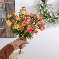 Mini-bouquets de roses artificielles en soie pour la décoration de mariage et de la maison, petits bouquets de bourgeons de roses pour la décoration de bureau et de fête