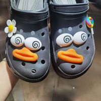Breloques de chaussures en PVC pour sabots, motif dessin animé mignon, design personnalisé, unisexe, avec expressions amusantes (petit canard, cochon, yeux, bouche, nez) pour sabots à trous