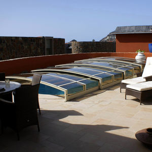 Couverture de <span class=keywords><strong>piscine</strong></span> en aluminium au design moderne Enceinte rétractable coulissante solution d'ombrage imperméable pour patio extérieur - Product Image 1