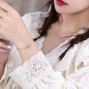 Pulseras minimalistas de doble anillo, pulseras circulares entrelazadas de circonita de Plata de Ley 925 para niñas - Product Image 5