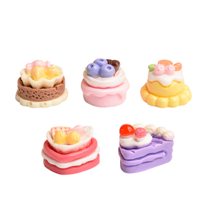 Cabujón plano de resina con forma de pastel mixto, dije de comida en miniatura para la fabricación de joyas DIY y decoración de horquillas hechas a mano - Product Image 1
