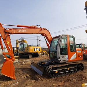 Excavatrice d'occasion en bon état de marche, 7 tonnes, mini-excavatrice Hitachi ZX70 d'occasion en vente - Product Image 2