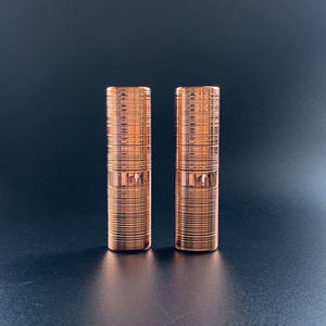 Contenants et emballage <span class=keywords><strong>de</strong></span> baume à lèvres creux en plastique personnalisés avec tubes <span class=keywords><strong>de</strong></span> rouge à lèvres à filetage circulaire - Product Image 2