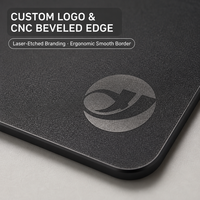 Tapis de souris de jeu en verre trempé avec logo de marque personnalisé, surface lisse et rapide, base antidérapante en silicone pour l'e-sport