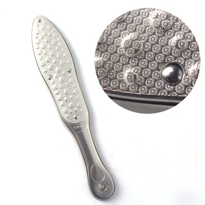 Râpe à pieds double face en acier inoxydable, à mailles grossières et fines, outil de pédicure pour éliminer les callosités, pour le soin des pieds - Product Image 4