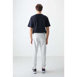 Pantalon de survêtement gris pour homme, coupe standard, taille élastique, décontracté, respirant, style jogging - Product Image 1