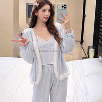 Ensemble de pyjama trois pièces en dentelle de style français pour femmes, cardigan en velours épais d'hiver, pyjama chaud et doux de haute qualité