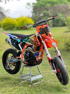 Motocicleta Todoterreno Kawasaki <span class=keywords><strong>H2</strong></span> de 250 cc Usada, con Motor de Gasolina, para Adultos, con Velocidad Máxima de >80 km/h, para Carreras Todoterreno - Product Image 5