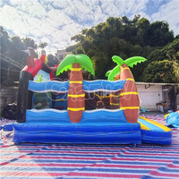 Structure gonflable pirate en PVC imperméable avec palmiers et crânes pour aire de jeux extérieure
