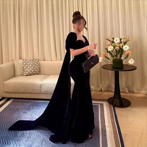 Nuovo Abito a Maniche Lunghe con Mantella in Velluto Stile Mediorientale, Design Slim con Coda di Pesce, Elegante Abito da Festa Francese - Product Image 1