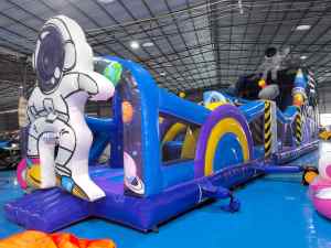 Parcours d'obstacles gonflable personnalisé en PVC sur le thème de l'astronaute bleu pour jeux sportifs - Product Image 3
